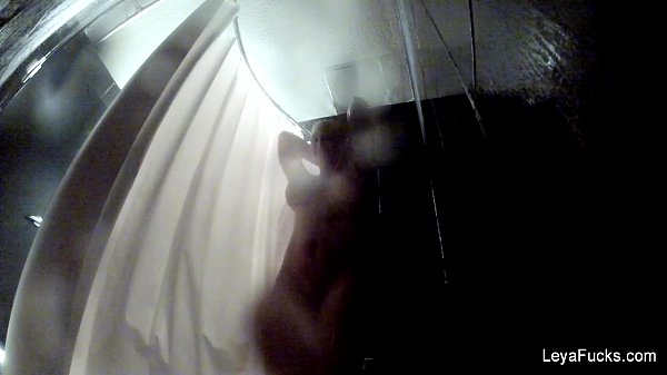 Leya Falcon_takes a_shower