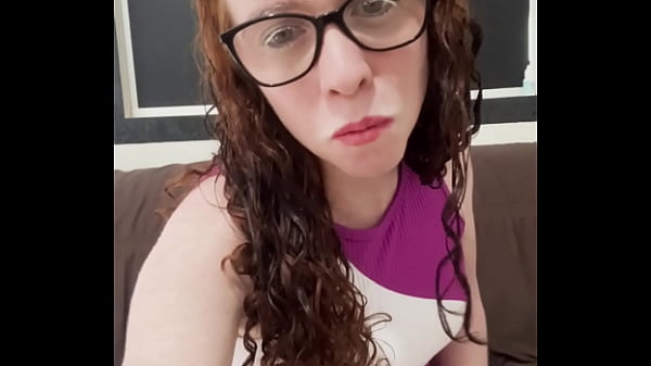 Loira safada e vadia gosta de si oferecer como premio e suas redes sociais 