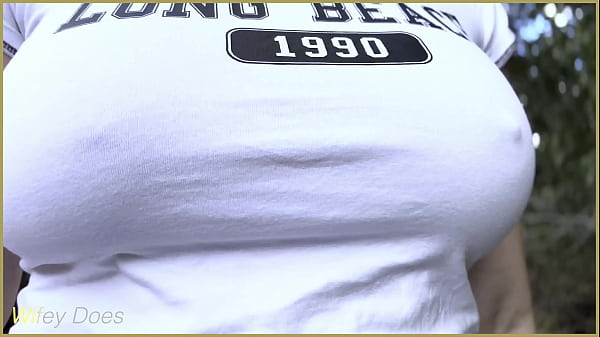 Nonton Milf Braless Tease thumbnail