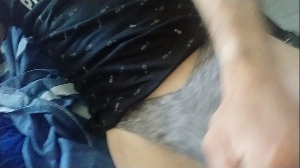 Llenando de leche la tanga 