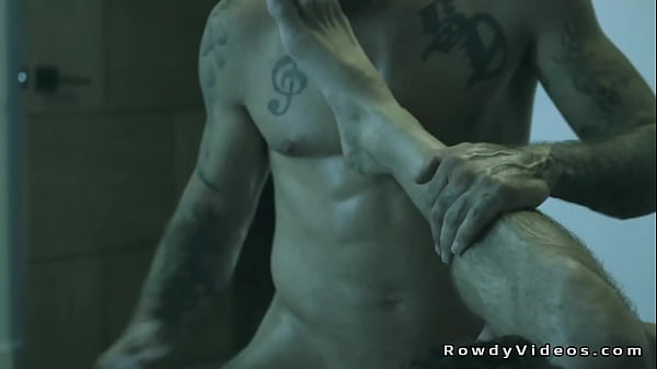 Play MP4 - Unhomed man gets roof for anal sex from rich gay