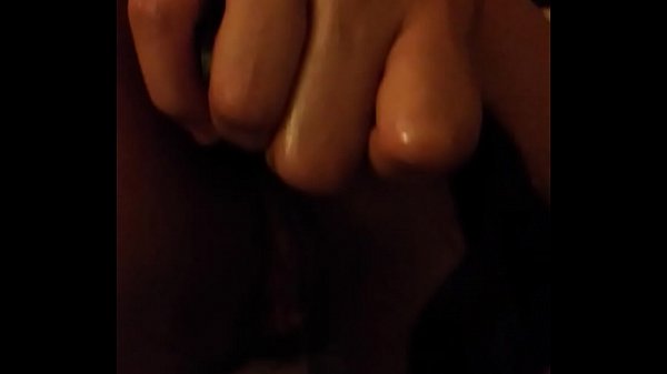 latina muy mojada se masturba plug anal tail 