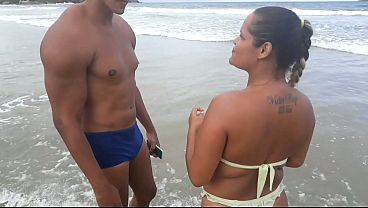 Arrumei Uma Mulher Na Praia thumbnail