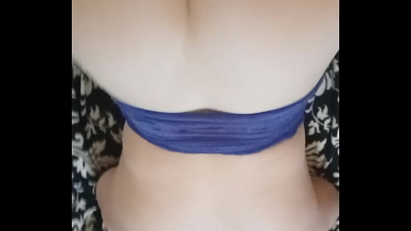 Amateur blonde loves pushing back