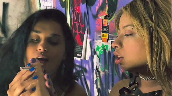 Play MP4 - Smoking While You Adore My Feet