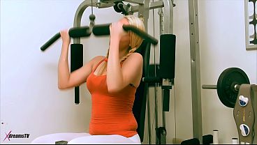 Nonton Xdreamstv - Penny's Gym Power Handjob thumbnail