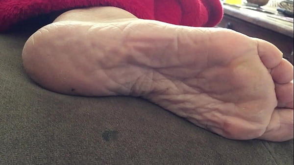 Carmen_sexy wrinkled soles 2