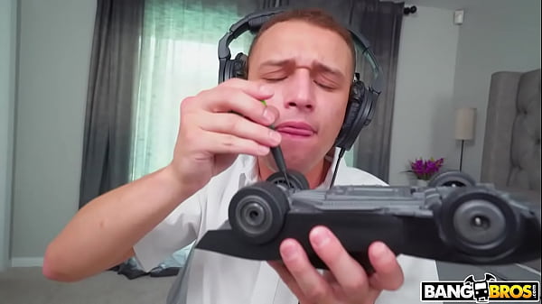 Play MP4 - Spy Cam Threesome