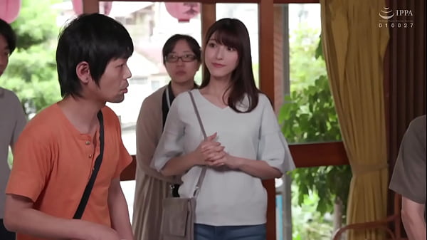 騎乗位で犯されてしまう。夜も、翌朝も性欲が止まらない兄嫁の誘惑に押し切られて一日中犯され続けてしまった･･･。