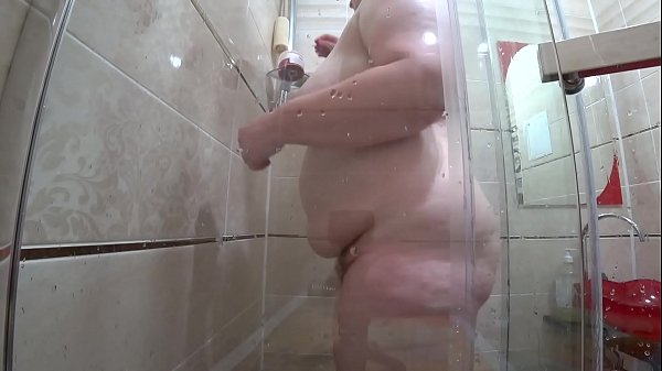Peeping after the milf who washes in the shower. Mature plump figure_with large tits and a_juicy butt.