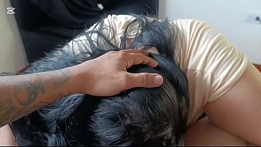 Hermosa gordita de bello rostro le da una buena mamada a mi polla y luego la cabalga como una experta