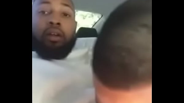 Mamando o neg&atilde;o no carro 