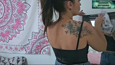 Eu, Mama Studio em Contratei essa empregada gostosa e ela veio trabalhar sem calcinha... Acabou sentando no meu pau no meio da faxina! - Gratuito 