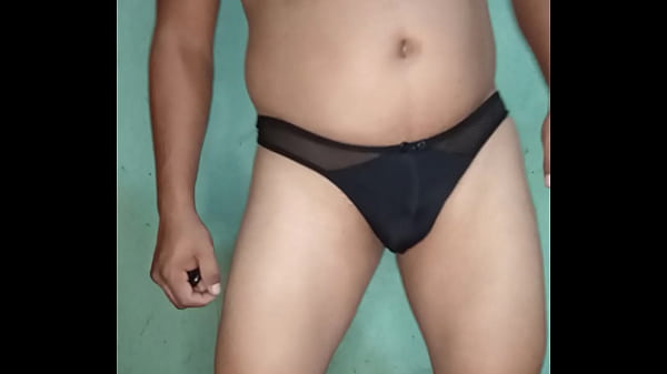 Modelando mi tanga negra de red