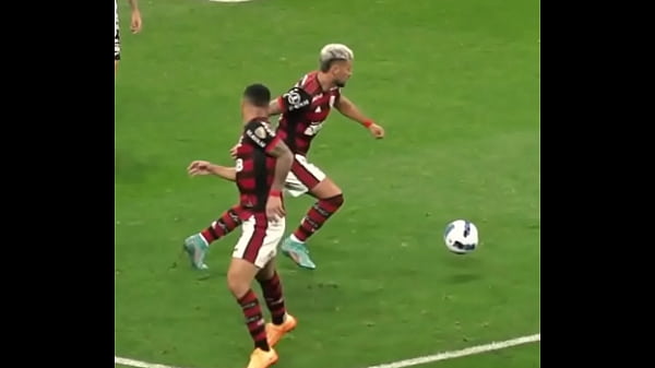 Arrasca transando com a zaga do corinthians 