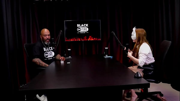 Mostrou o tamanho de pau que gosta e que n&atilde;o gosta e exibiu seus lindos p&eacute;s victoria rubro watch sheer red