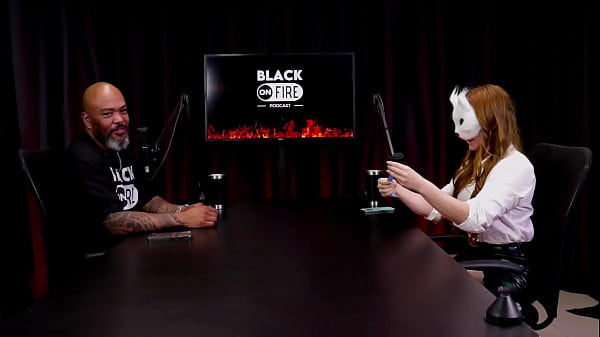 Mostrou o tamanho de pau que gosta e que n&atilde;o gosta e exibiu seus lindos p&eacute;s victoria rubro watch sheer red