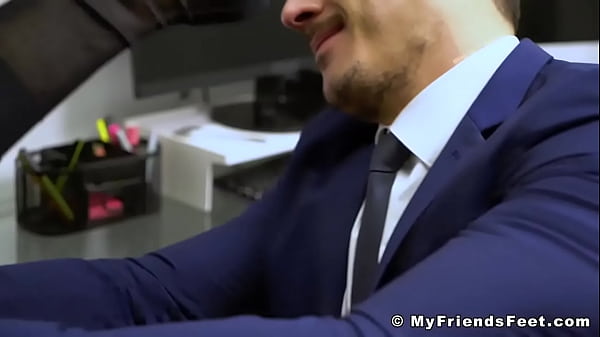 Play MP4 - Muscular hunk Skyy Knox foot worshiped by his buddy in suit
