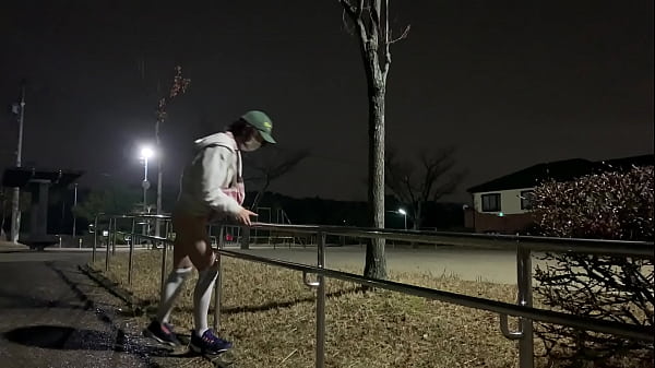 女装まゆの深夜公園露出 