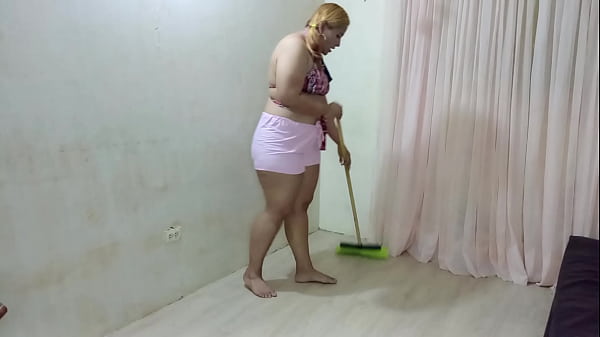 Nonton Limpiando Mi Casa, Me Encontre Con Una Agradable Sorpresa thumbnail