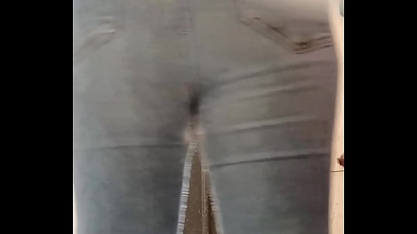 Play MP4 - HEMBRA latina es grabada de nalgas abiertas mientras va a orinar al WC&comma; que rico es grabar a la cu&ntilde;ada sin que nadie de la casa se d&eacute; cuenta