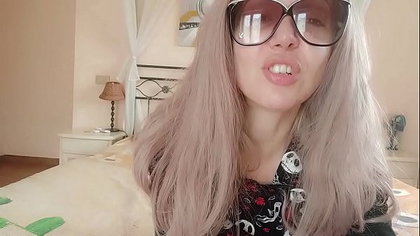 strong vulgar accent!beautiful Italian_whore offends your m. between burp and farts