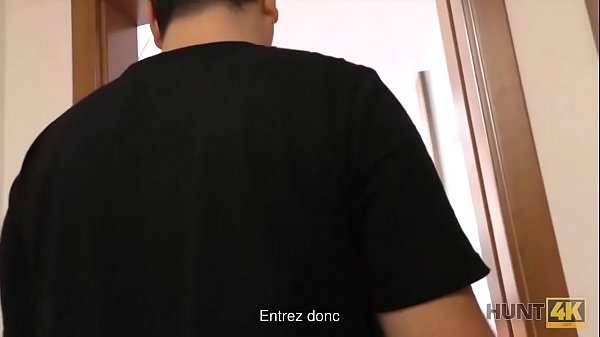 Play MP4 - HUNT4K&period; Blonde arr&ecirc;te de se battre avec BF parce que l'&eacute;tranger donne de l'argent