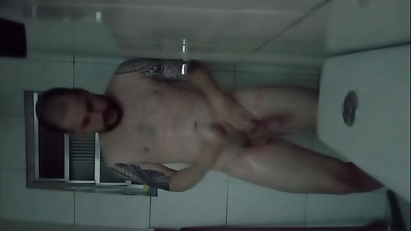 Novinho pauzudo e tatuado mostrando_a piroca grande_de 21CM_transar_comigo_safada Mister Humble