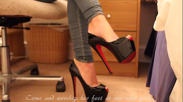 Nonton Behind The Scenes thumbnail