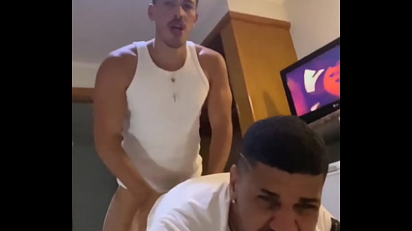 A Fam&iacute;lia Na Sala. Fomos Fuder No Quarto. thumbnail