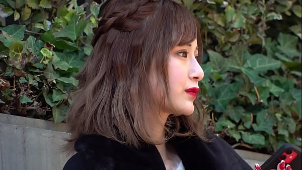 無意識な絶対領域が男を挑発し、理性を破壊する！むき出しの絶対領域を貪り尽くす。ニーハイは絶対に脱がさない！変態のプライド炸裂。 thumbnail