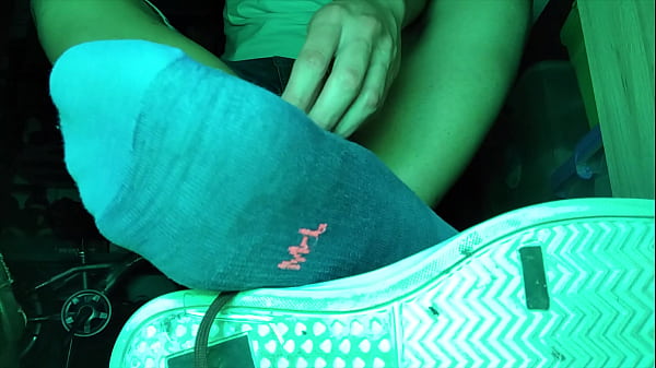 WORSHIP MY SIZE 10 FEET WHILE I WORK 