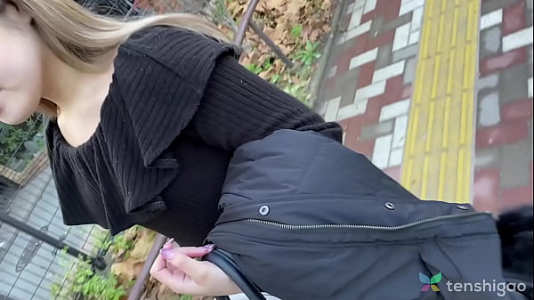 Play MP4 - Keiko is an amateur Japanese shop girl who comes to love hotel in Tokyo and gets stripped and fucked by a stranger First time porn JAV pt 1