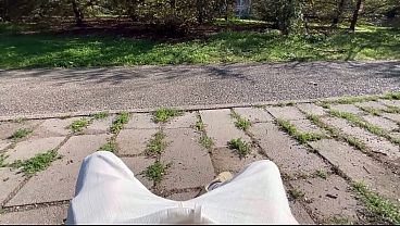Nonton Saradiamante Fa Un Pompino Ad Un Ragazzo Nero Nel Parco Mentre Fa Jogging thumbnail