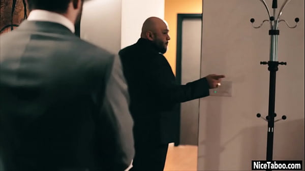 Bad manager tricks naive big tits_MILF Tiffany Watson and she sucked his_dick