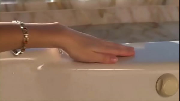 Chica_se masturba en la ducha