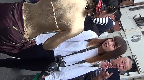 大須金粉ショー 衣装がずれて乳首丸見え