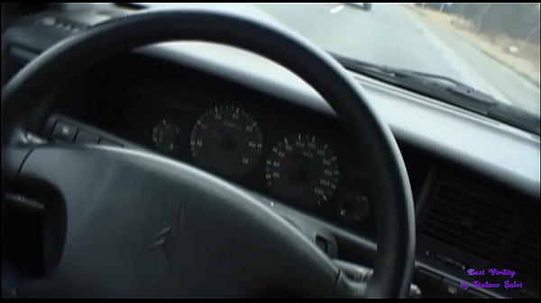 Play MP4 - Fa salire in macchina una puttana e poi la scopa in un sottopassaggio