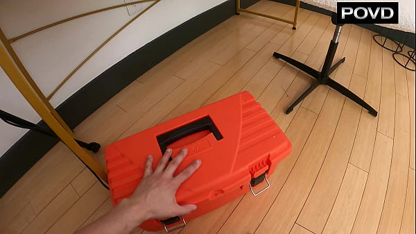 Handyman drains cock inside cam whore 