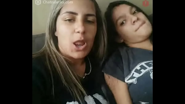 Duas gatas vendo o pau na chamada de v&iacute_deo