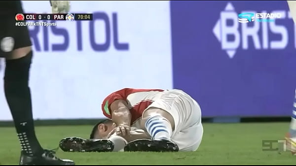 Bultos_de futbolistas Paraguay_vs Colombia