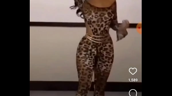 Who is she c&oacute_mo se llama