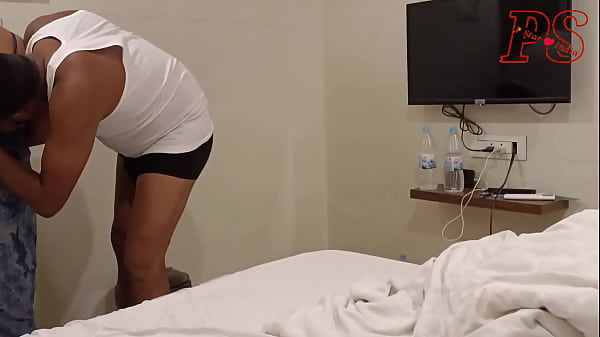 Play MP4 - Girlfriend went late at home on girlfriend's birthday&comma; got upset&comma; then made her mood and did hardcore fuck in saree