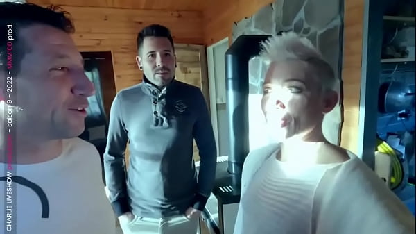 Play MP4 - Orgie au Air bn'b - premier plan &agrave; 4