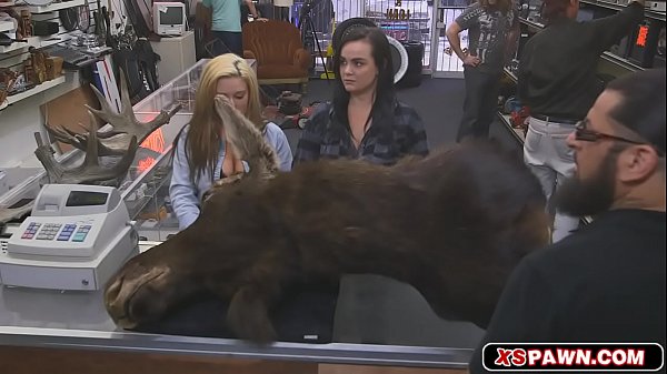 Nonton Horny Hottie Lesbian Spread Their Pussie For Good Cash thumbnail