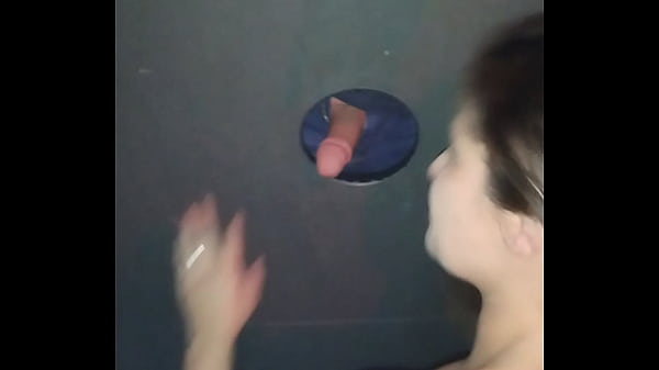 Ruiva Casada E Safada Mama V&aacute;rios Pau No Gloryrole E O Marido Participa Filmando A Putaria thumbnail