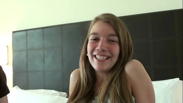 Mi Amiga Es Una Mu&ntilde;equita Perfecta Y Preciosa thumbnail