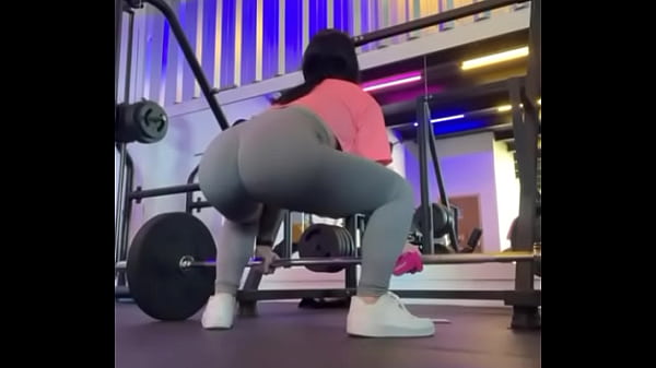 Treinando enquanto corno está trabalhando
