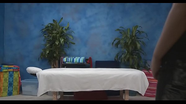 Nonton Masseuse Enjoys One-eyed Monster Insertion thumbnail