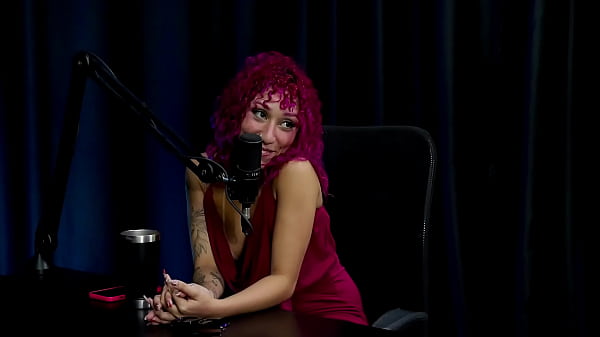 Play MP4 - Seu limite &eacute; ficar 4 horas metendo&comma; falaram que o Binho TED abusava das mulheres&comma; pediram para ela peidar&comma; contou o que deixa a buceta escorrendo&comma; e seus objetivos&period;&period;&period; - Tiffany Carioca